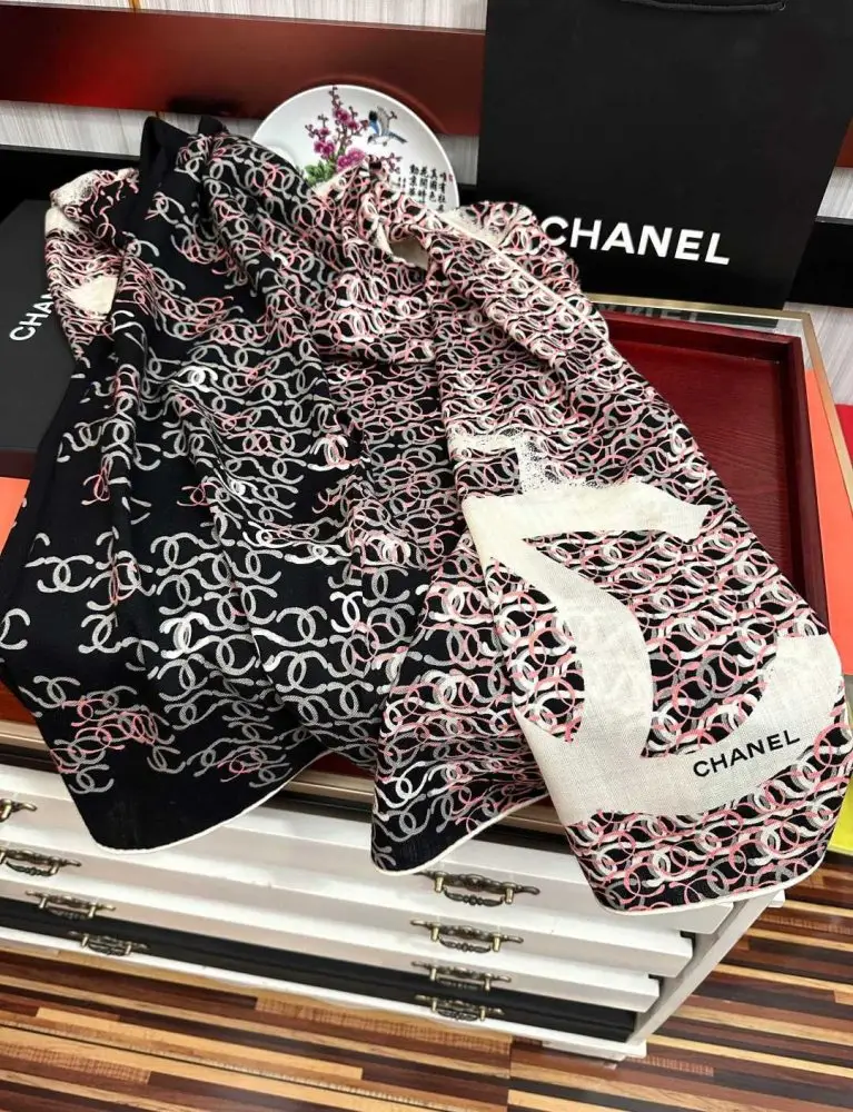 Chanel Scarf of cashmere — Photo 5