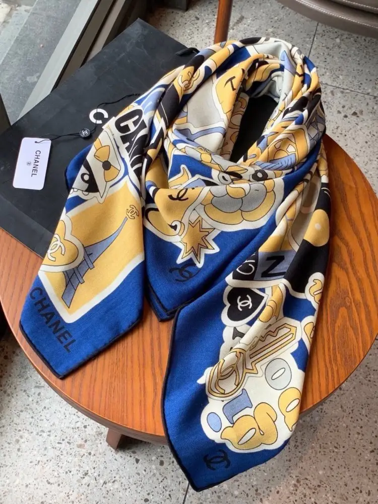 Chanel Scarf of cashmere — Photo 5