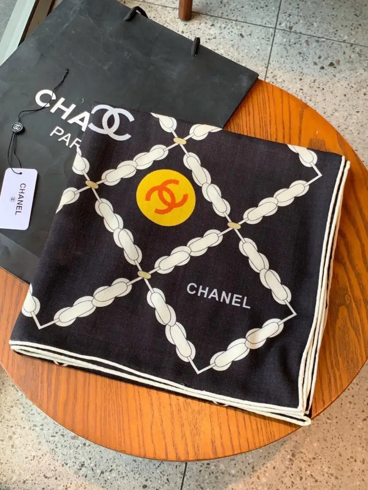 Chanel — Shawl velvet