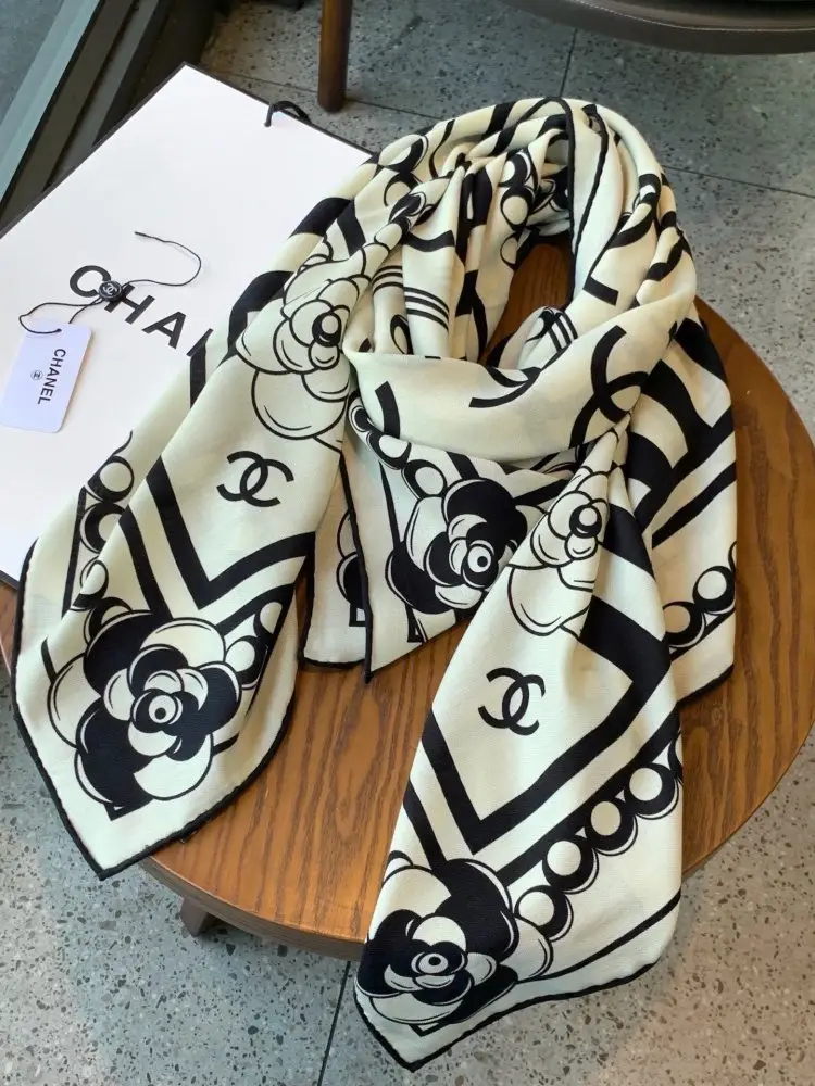 Chanel — Shawl velvet
