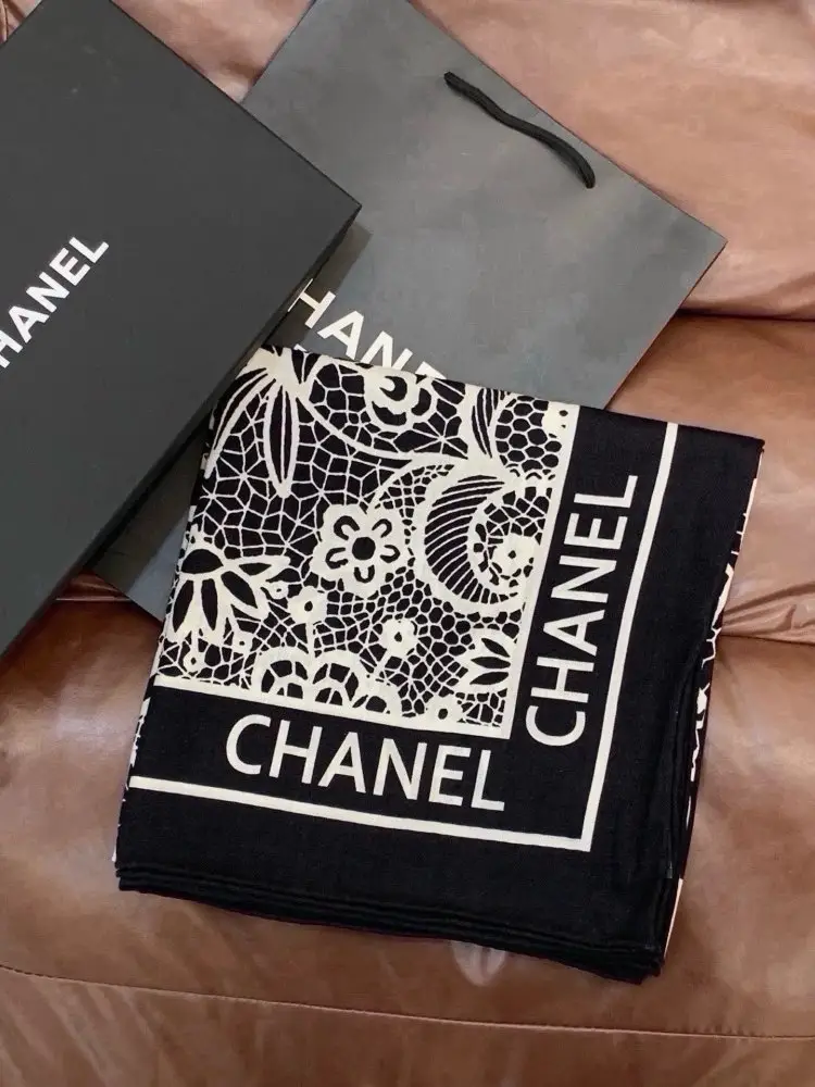 Chanel — Shawl velvet