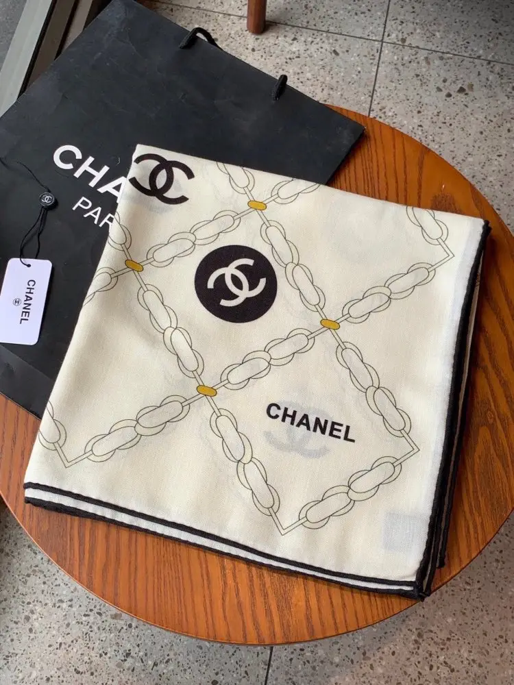 Chanel — Shawl velvet