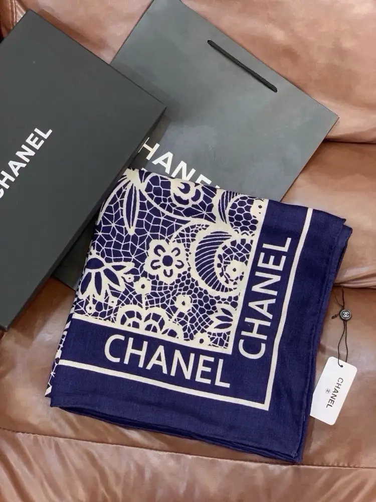 Chanel — Shawl velvet