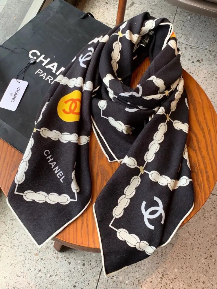 Chanel Shawl velvet — Photo 4