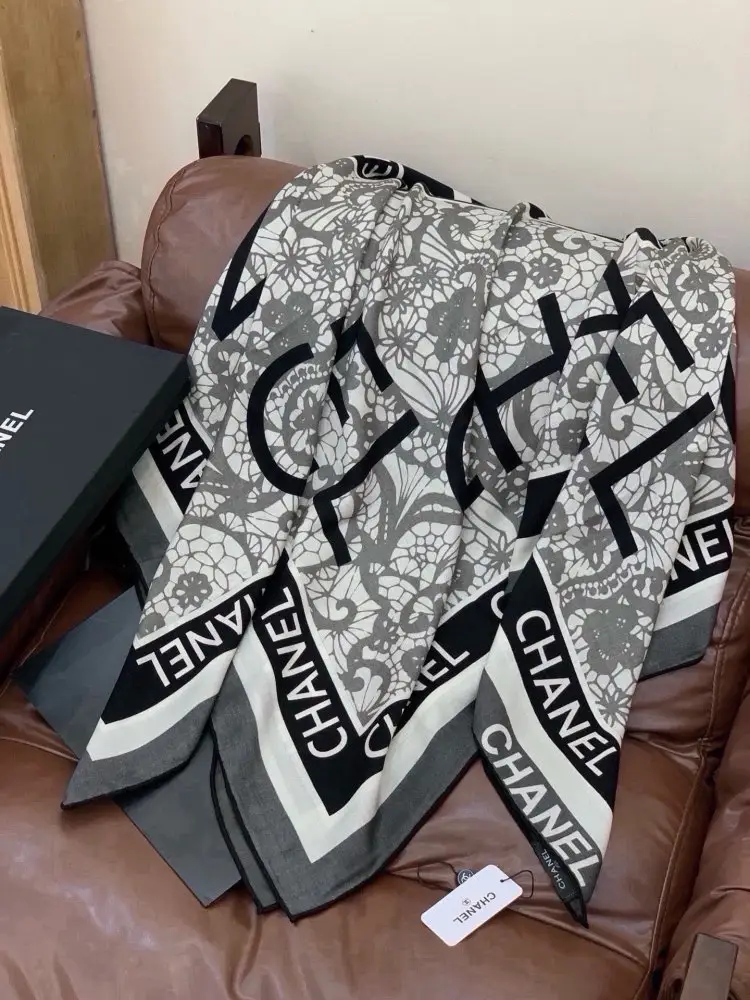 Chanel Шаль оксамитова — Фото 4