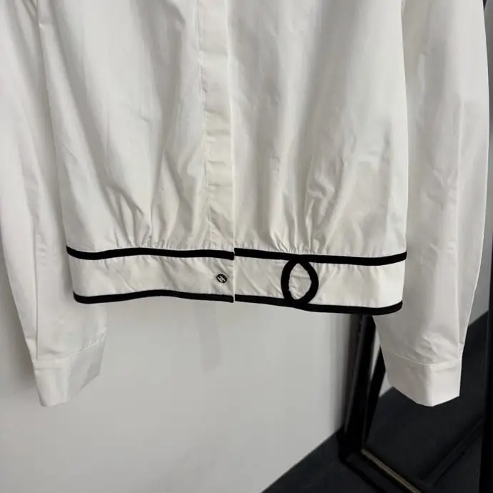 Chanel Shirt — Photo 4
