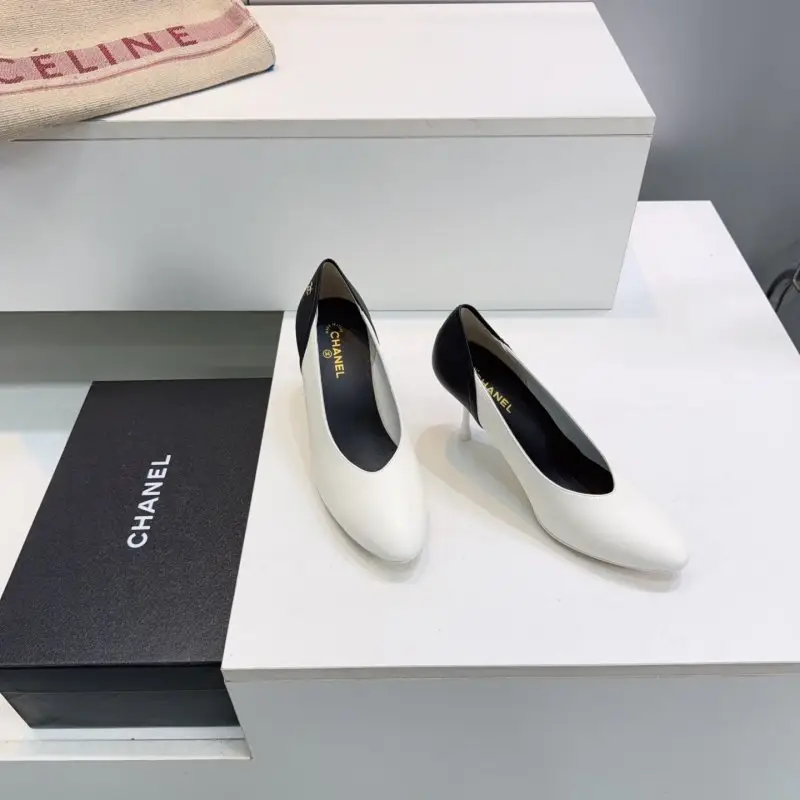 Chanel Туфли лодочки с круглым носком на высоком каблуке — Фото 2