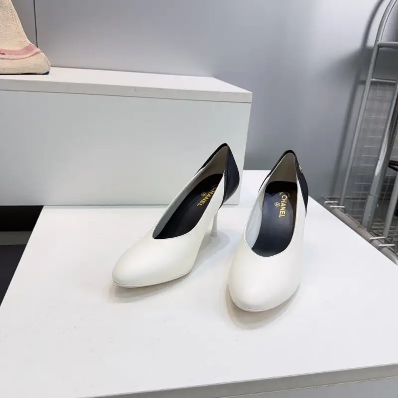 Chanel Туфли лодочки с круглым носком на высоком каблуке — Фото 3