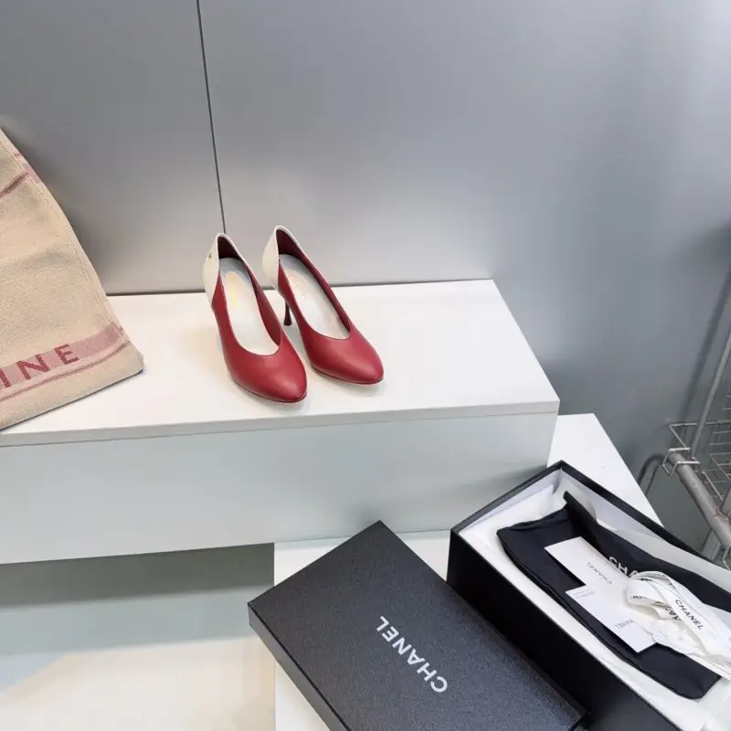 Chanel Туфли лодочки с круглым носком на высоком каблуке — Фото 3