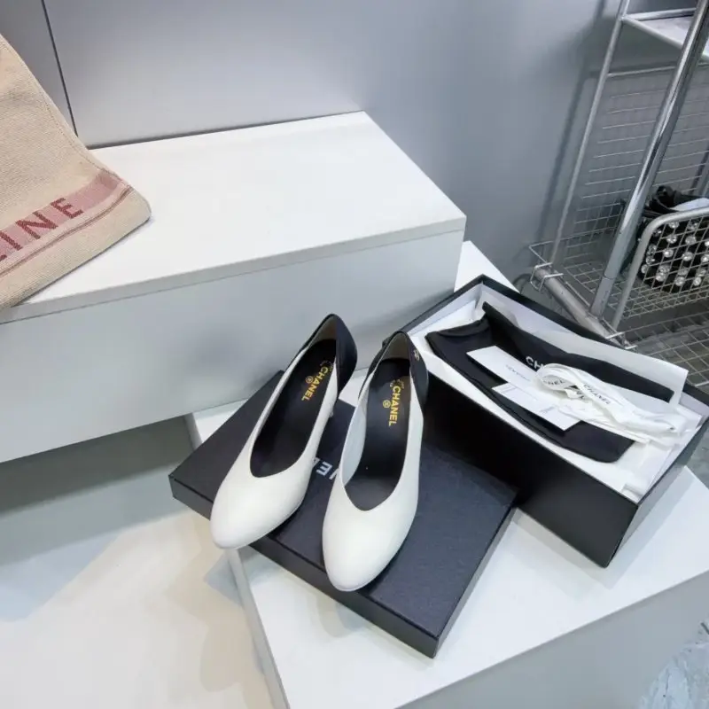 Chanel Туфли лодочки с круглым носком на высоком каблуке — Фото 4