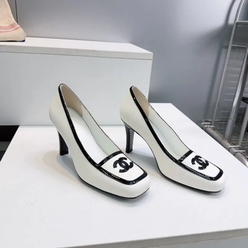 Chanel Туфлі човники з квадратним носком — Фото 1