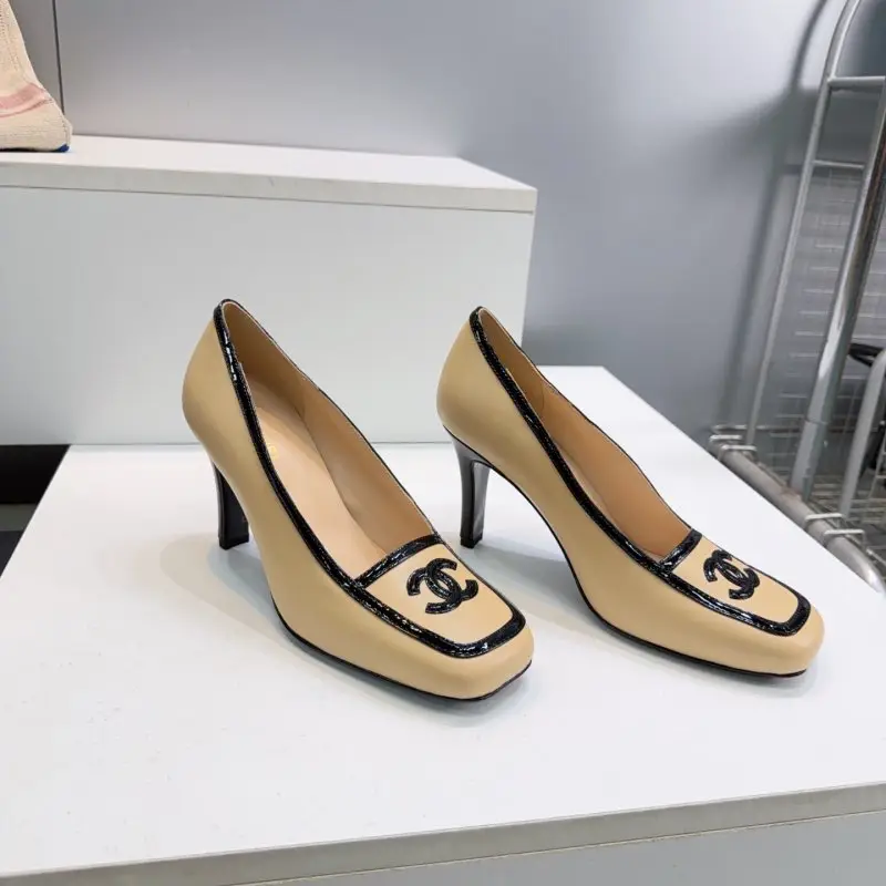Chanel — Туфлі човники з квадратним носком