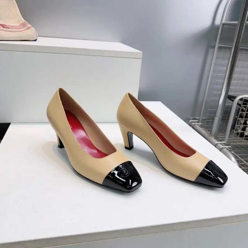 Chanel — Туфлі човники з квадратним носком
