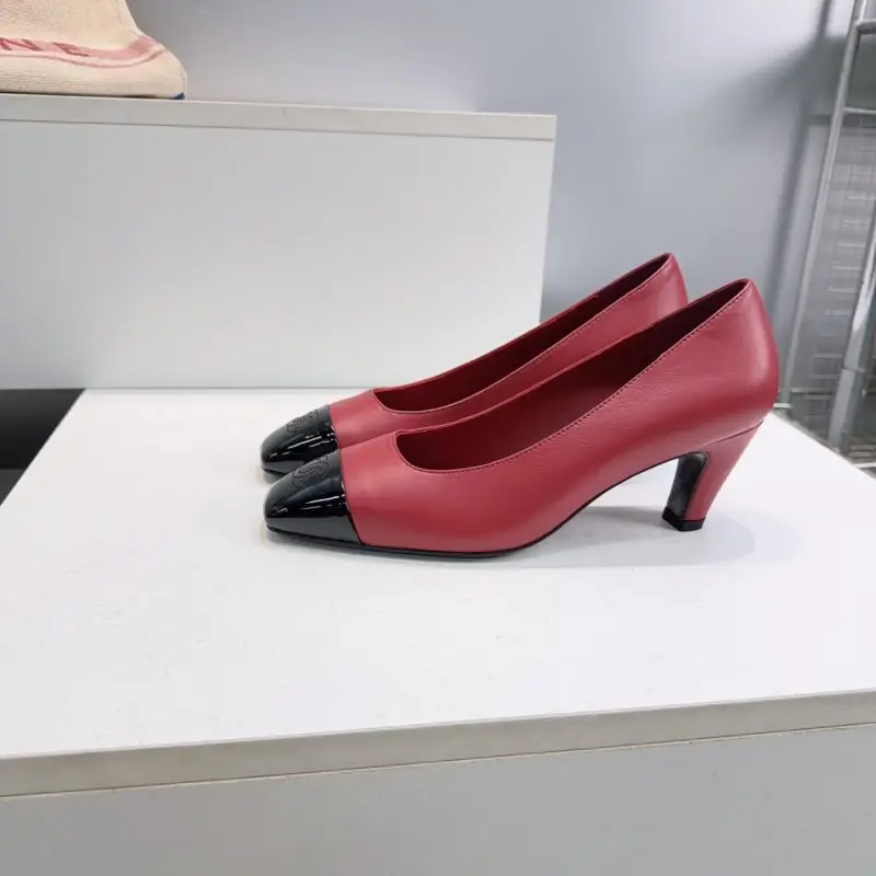 Chanel Туфлі човники з квадратним носком — Фото 2
