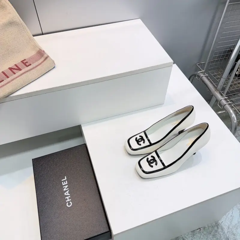 Chanel Туфлі човники з квадратним носком — Фото 3