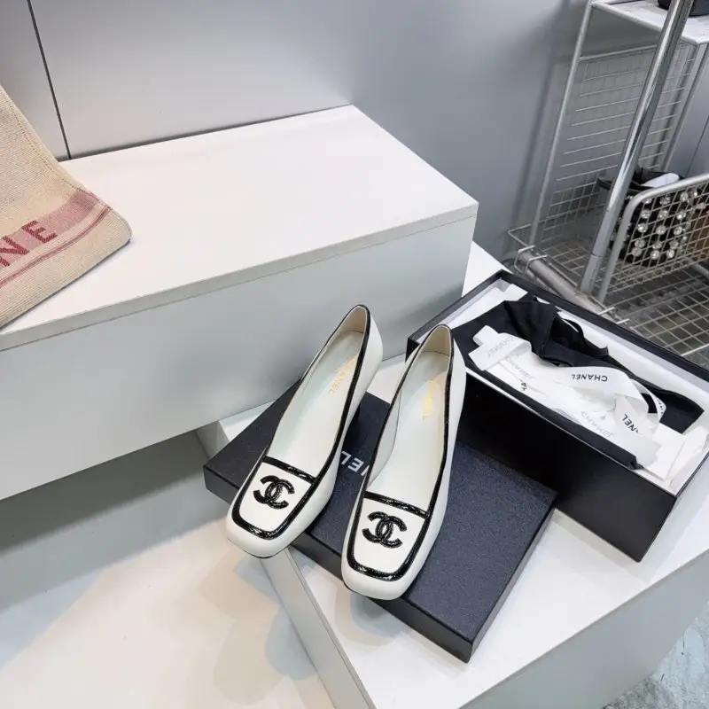 Chanel Туфлі човники з квадратним носком — Фото 5