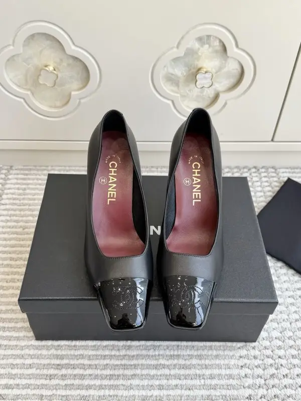 Chanel Туфлі човники на високому підборах з квадратним носком — Фото 1
