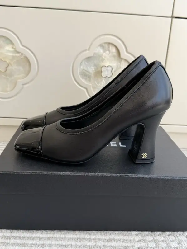 Chanel Туфлі човники на високому підборах з квадратним носком — Фото 2