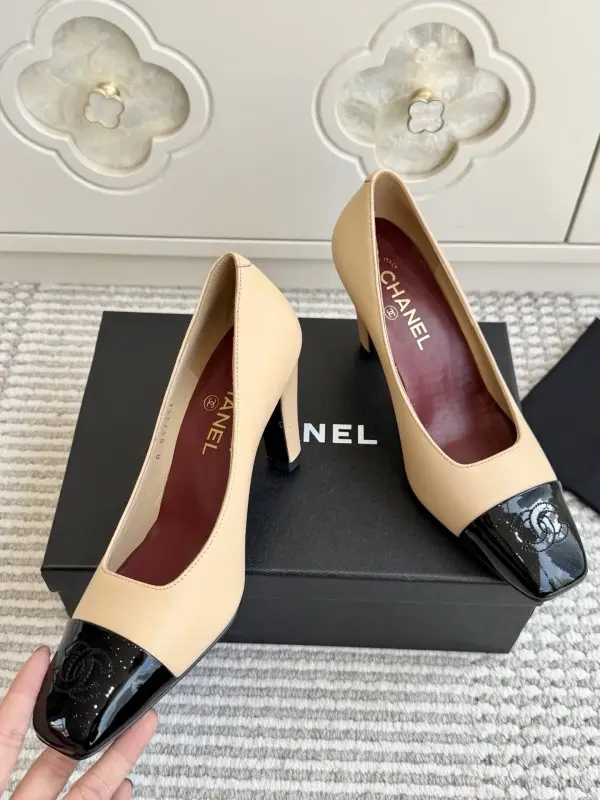 Chanel Туфлі човники на високому підборах з квадратним носком — Фото 3