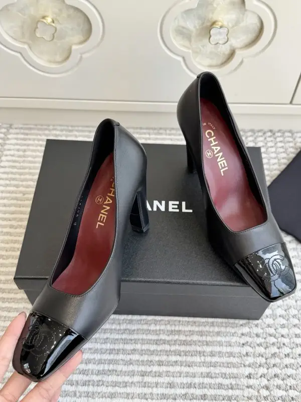 Chanel Туфлі човники на високому підборах з квадратним носком — Фото 3