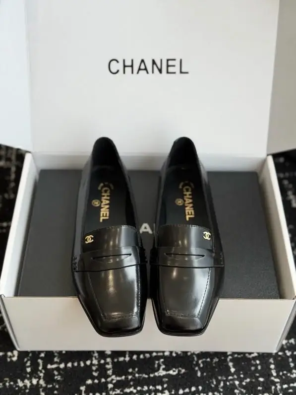 Chanel — Туфлі шкіряні з квадратним носком