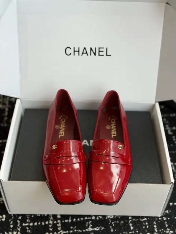 Chanel Туфлі шкіряні з квадратним носком — Фото 1