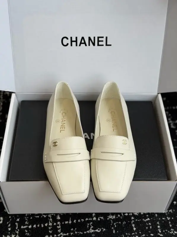 Chanel — Туфлі шкіряні з квадратним носком