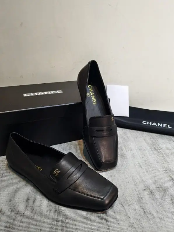 Chanel Туфлі лоферы жіночі — Фото 1