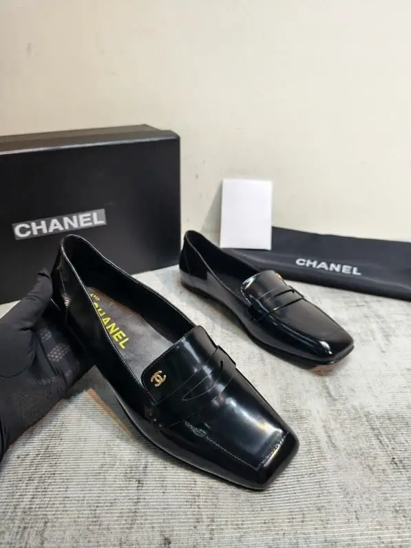 Chanel Туфлі лоферы жіночі — Фото 1