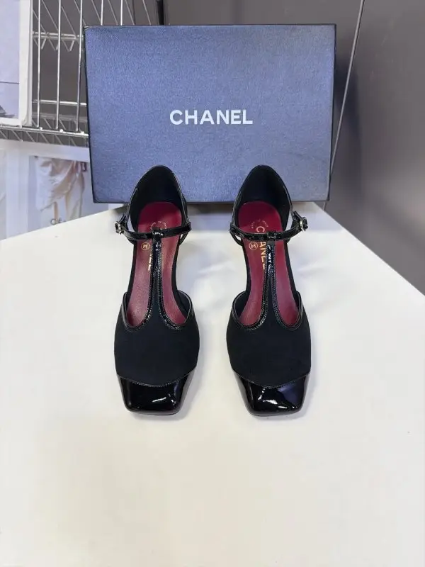 Chanel Туфлі мері джейн з квадратним носком — Фото 1