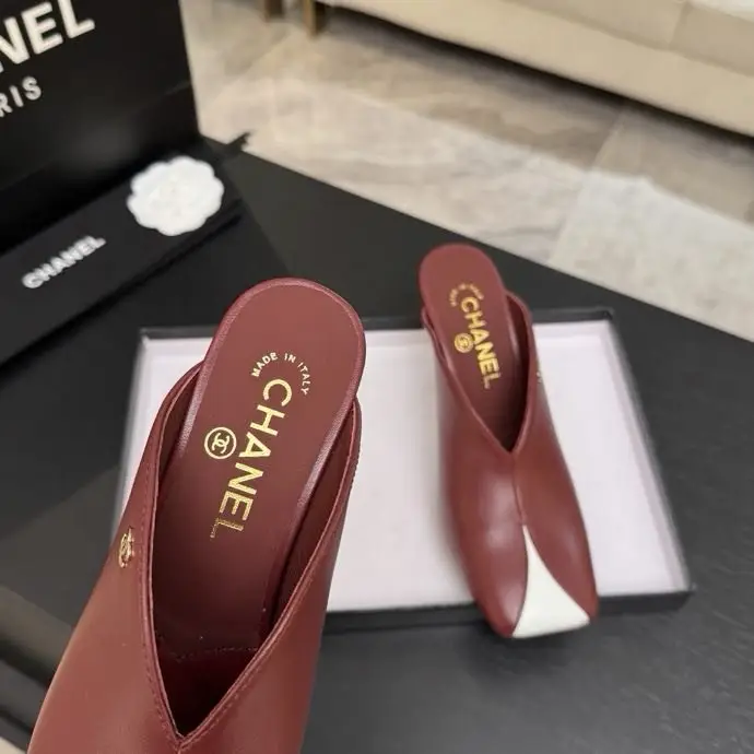 Chanel — Туфлі мери джейн на підборах