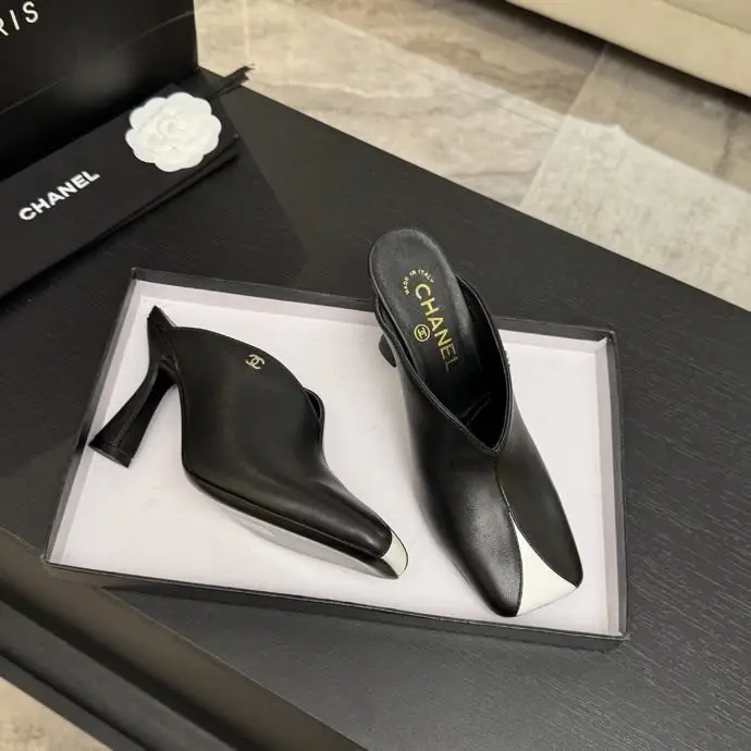 Chanel — Туфлі мери джейн на підборах