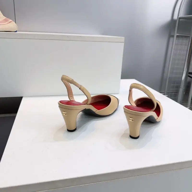 Chanel Туфлі слингбэки з квадратним носком — Фото 3