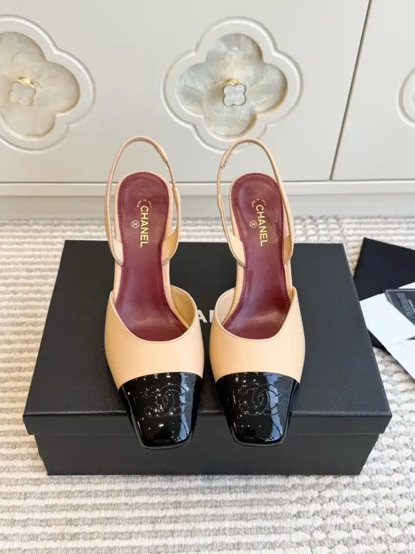 Chanel Shoes слингбэки on high heel from square the toe — Photo 1