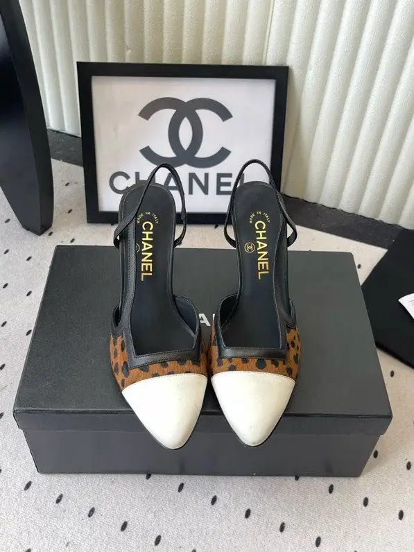 Chanel Туфлі слингбэки на високому підборах — Фото 1