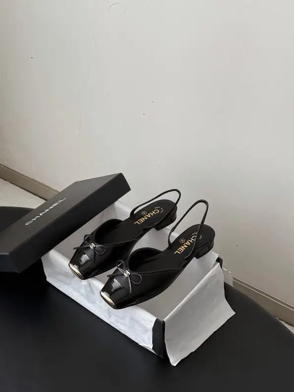 Chanel — Shoes women's from square the toe