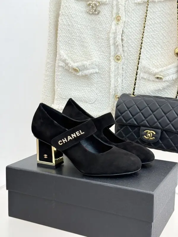 Chanel Туфлі жіночі на масивному підборах — Фото 1