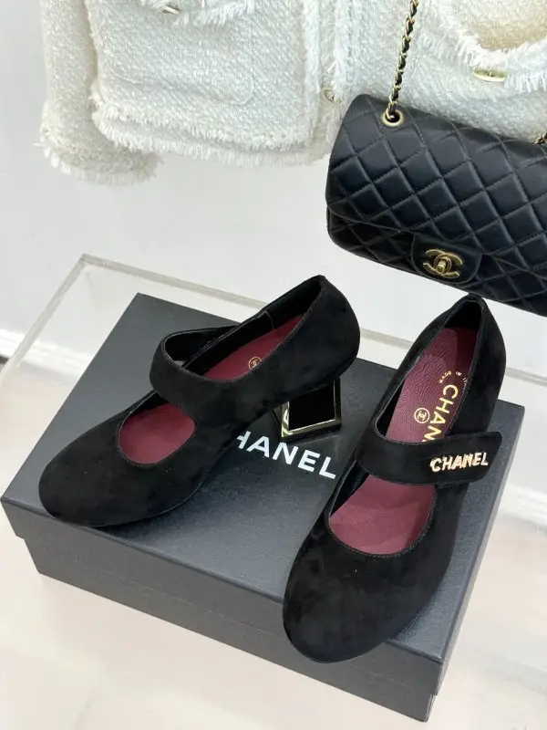 Chanel Туфлі жіночі на масивному підборах — Фото 2