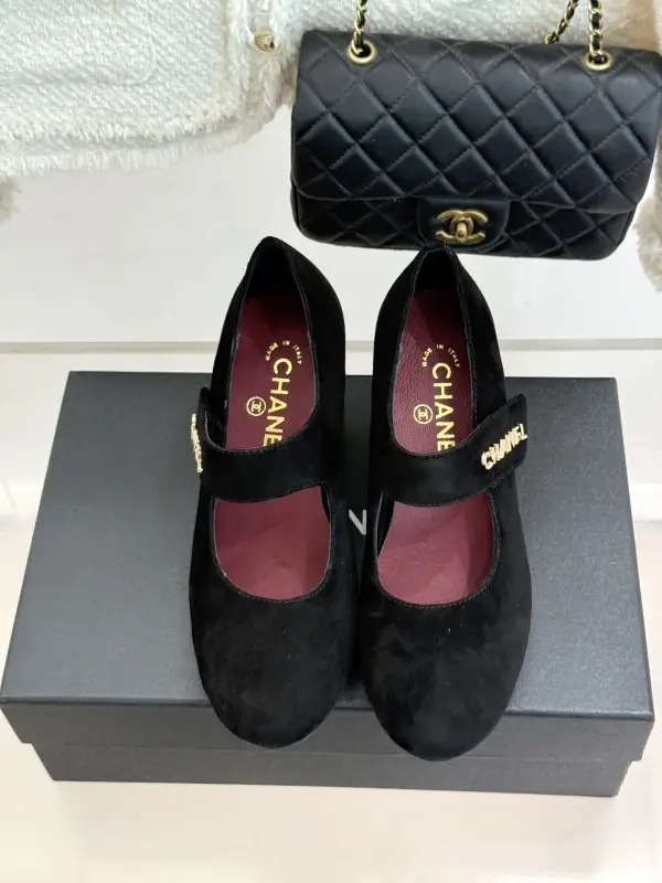 Chanel Туфлі жіночі на масивному підборах — Фото 4