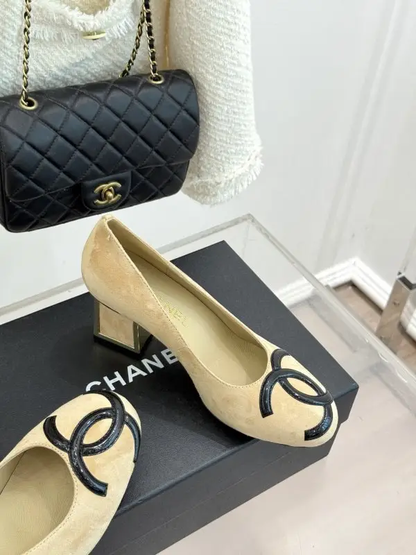 Chanel Shoes women's on massive heel — Photo 5