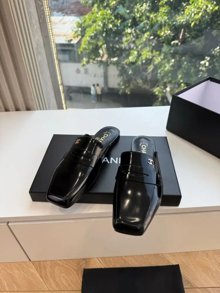 Chanel Shoes women's — Photo 1
