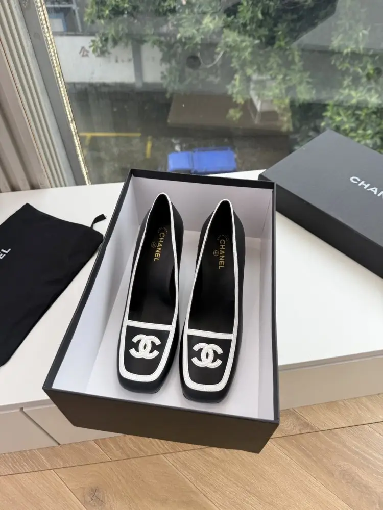 Chanel Shoes women's — Photo 1