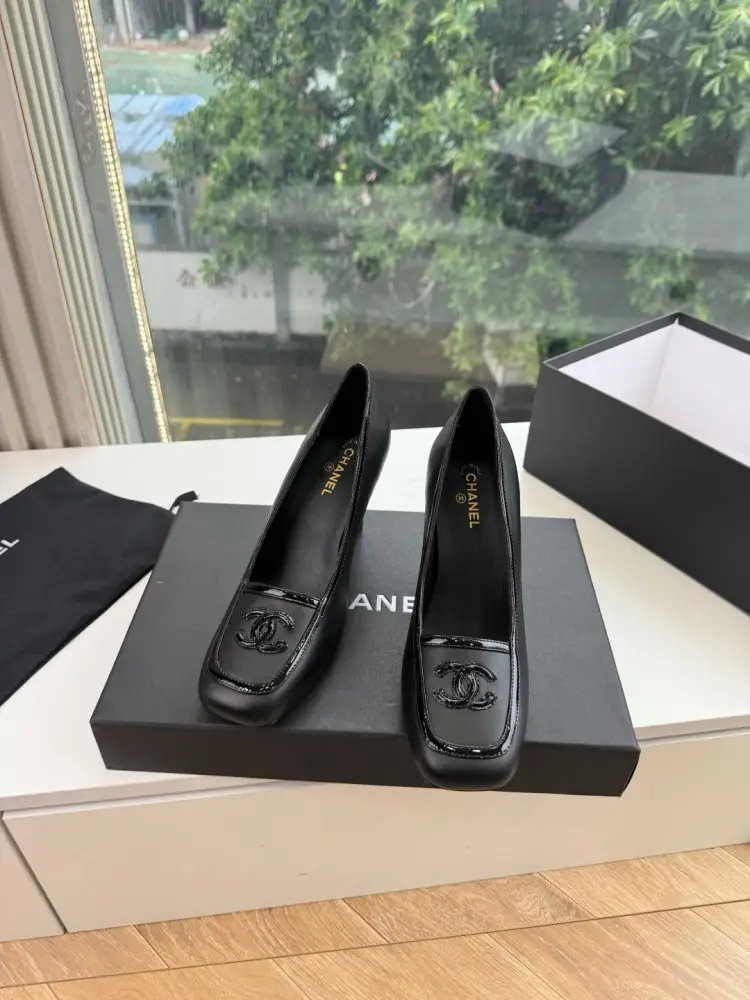 Chanel Shoes women's — Photo 1