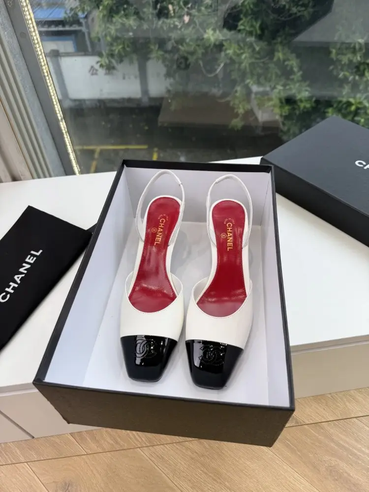 Chanel Shoes women's — Photo 1