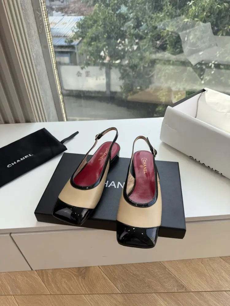Chanel Shoes women's — Photo 1