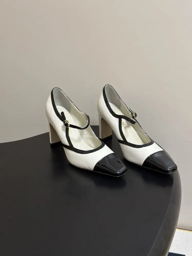 Chanel Shoes women's — Photo 1