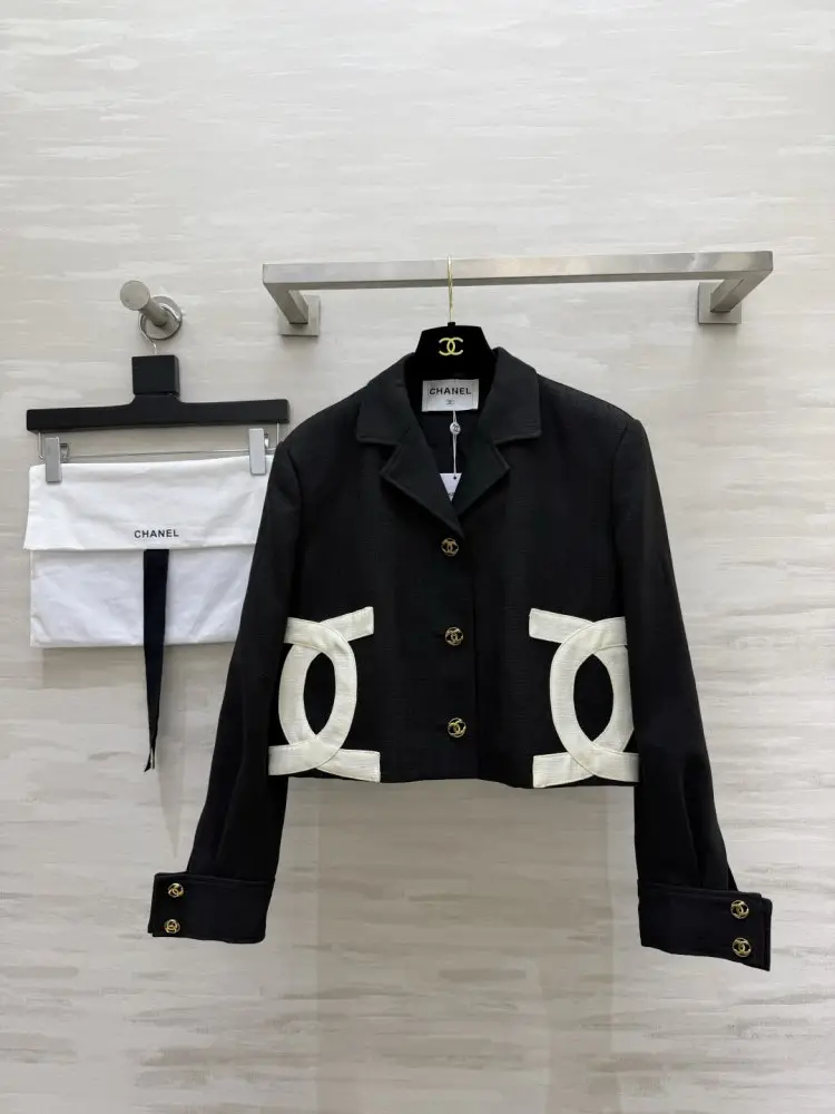 Chanel — Short blazer