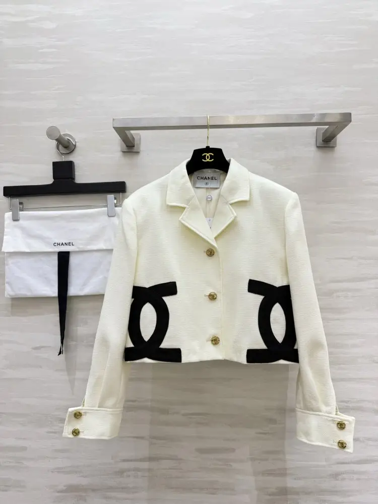 Chanel — Short blazer