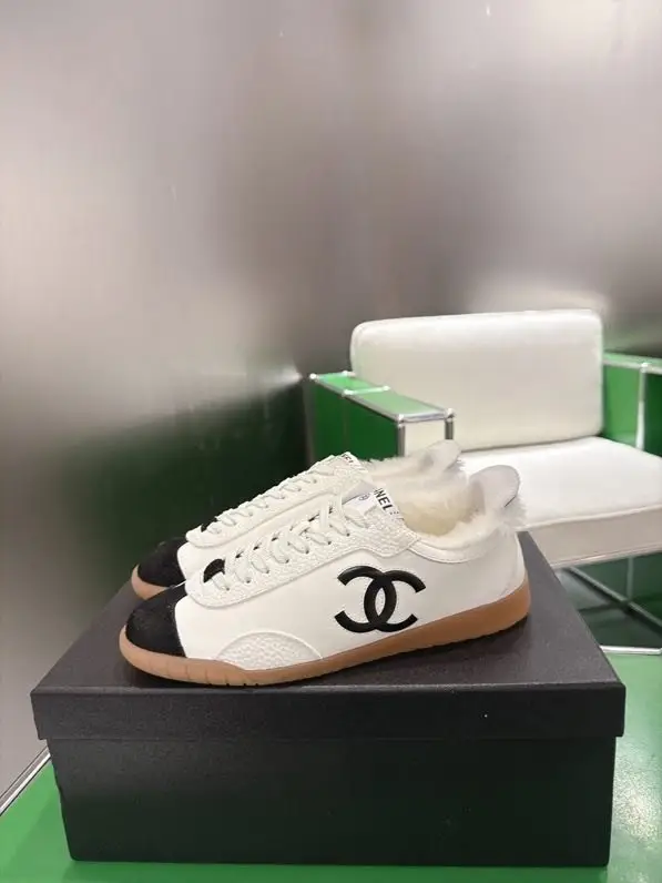 Chanel — Кросівки на хутрі жіночі