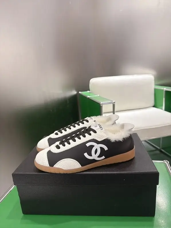 Chanel — Кросівки на хутрі жіночі